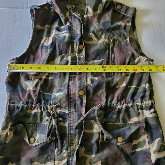 Zenana Outfitters Camouflage Utility Vest with Hood - Picture 11 of 13